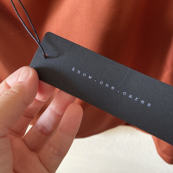 New Know One Cares One Shoulder Satin Tank Shirt Brown Rust Medium Cropped Silky - Picture 4 of 6